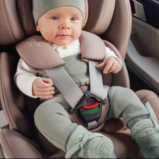 Seznamte se s autosedačkou SWIVEL, vaším celoživotním společníkem na cesty! ♥️ Od narození do 7 let (125 cm) je vaší...